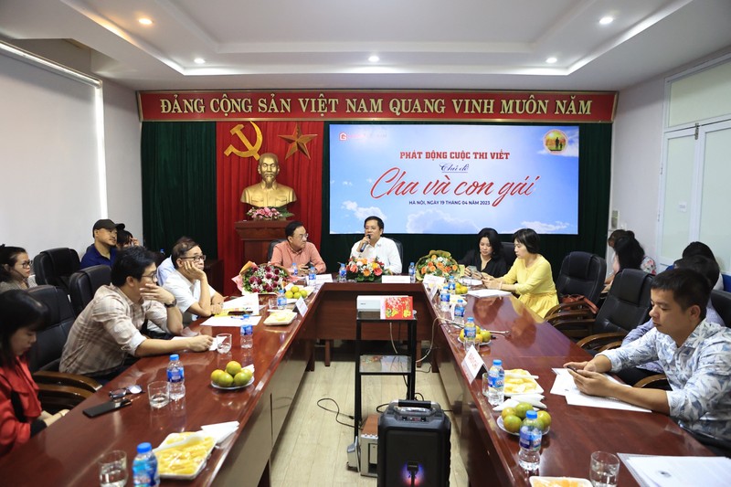 Lễ phát động cuộc thi viết “Cha và con gái” nhận được sự quan tâm của nhiều nhà văn, nhà thơ và các đơn vị báo chí.