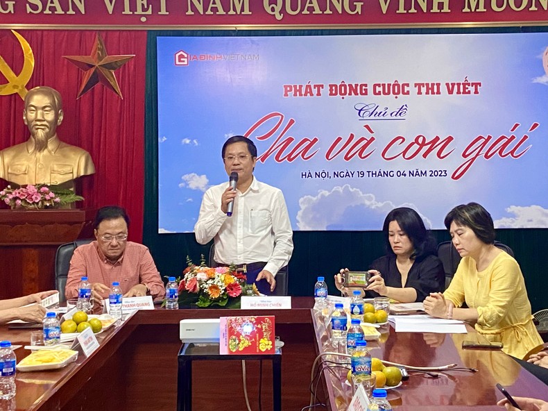 Phát động cuộc thi viết với chủ đề “Cha và con gái” ảnh 1