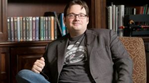 Ba định luật phép thuật giúp Brandon Sanderson viết 10.000 từ mỗi ngày