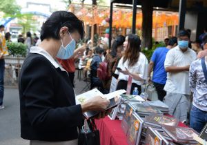 Xã hội đang bị bội thực thơ dở