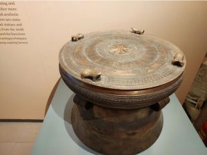 Đúc thành công trống đồng Đông Sơn