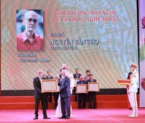 Nhà văn bức xúc vì 4 tháng chưa nhận được tiền thưởng Giải thưởng Nhà nước