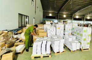 Hơn 10 tấn sách lậu trong xưởng in ven Sài Gòn