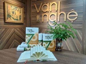 Trong tấm gương truyện ngắn