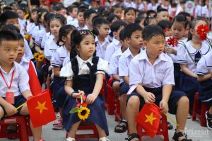 Sau 14 năm dạy hợp đồng, nữ giáo viên nghẹn ngào nhận quyết định thôi việc