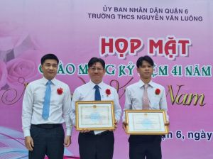 Khen thưởng thầy cô có sáng kiến xin không nhận hoa, thay bằng thẻ BHYT học sinh