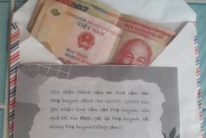 Cô giáo ở TPHCM trả lại phong bì 20/11 cho phụ huynh