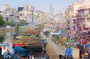 Chợ hoa xuân độc lạ nhất TP.HCM khiến nhiều người thích thú