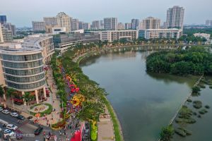 Đường hoa dài 700 m ở TP HCM đông nghịt khách tham quan