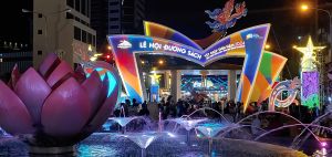 Đường sách Tết thu hơn 10 tỷ đồng