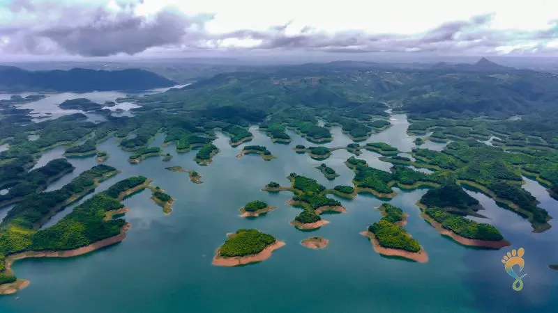 Né cảnh đông đúc, khách đi du xuân, cắm trại ở ‘vịnh Hạ Long của Tây Nguyên’
