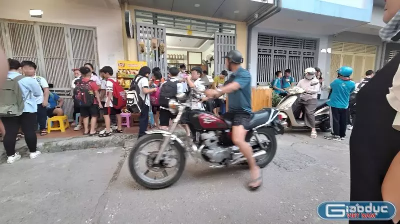 Thuê nhà dân 200 nghìn/ca, nhiều GV trường công tha hồ dạy học sinh chính khóa