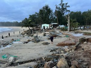 Bão số 13 gây triều cường cao chưa từng thấy, hàng ngàn nhà dân tại Quảng Ngãi ngập nặng