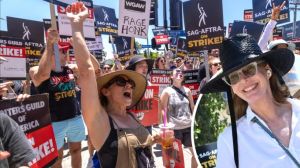SAG-AFTRA: Hiệp hội diễn viên Mỹ xuống đường sát cánh cùng các nhà biên kịch Mỹ
